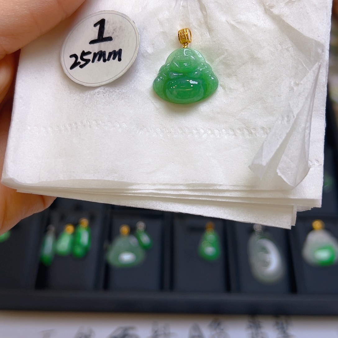 翡翠颈饰18K金镶嵌翡翠