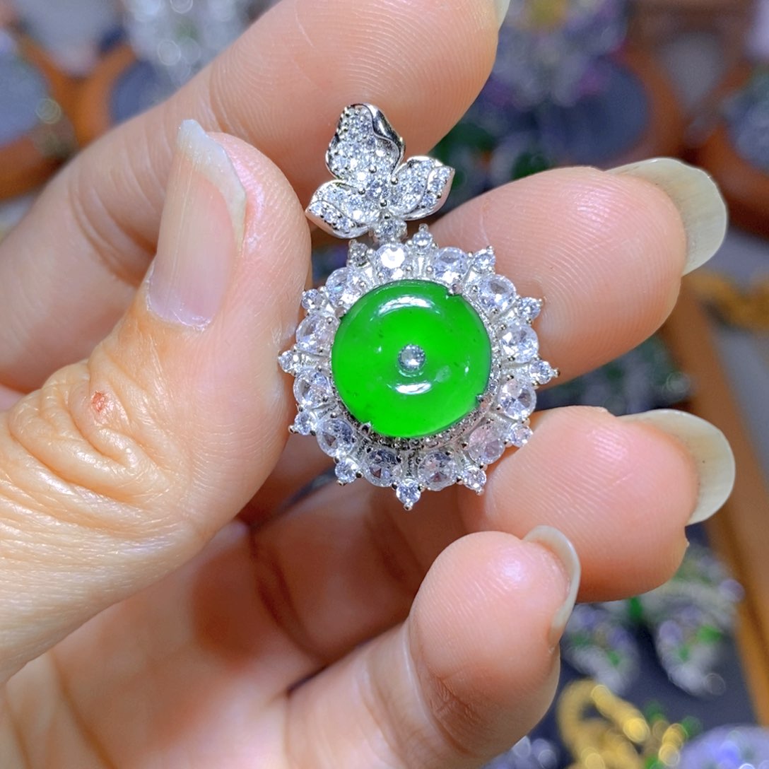 翡翠颈饰银S925镶嵌天然翡翠