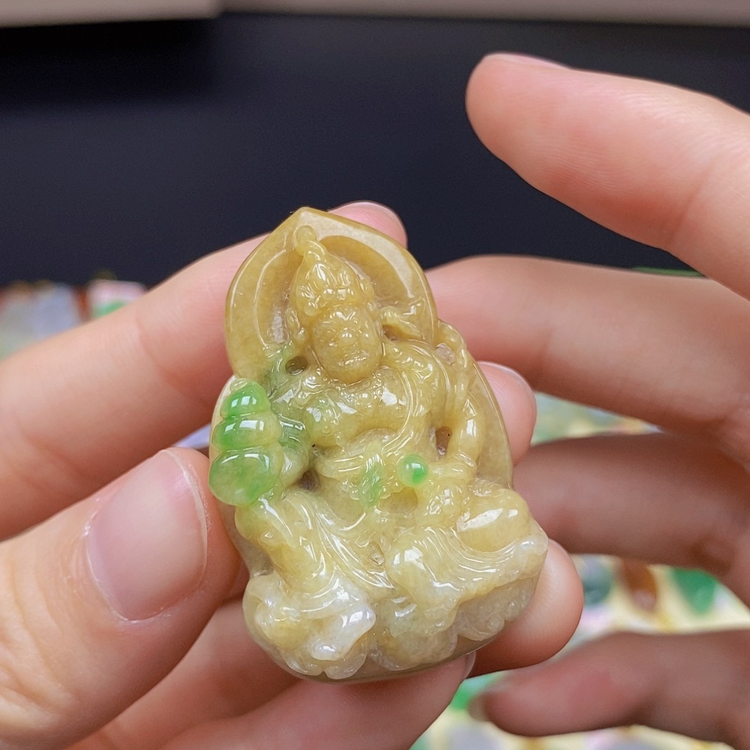 翡翠颈饰未镶嵌翡翠