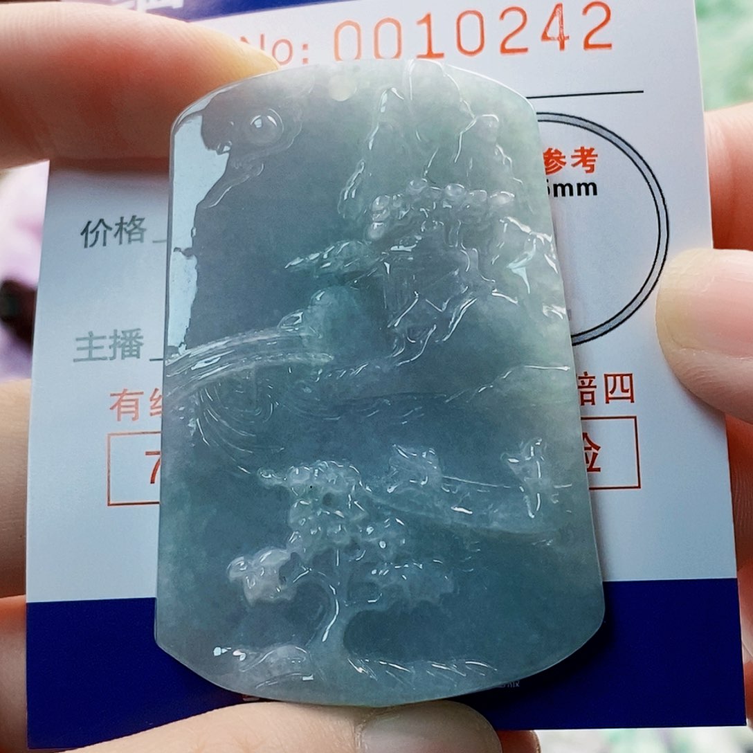吊坠(不含链)未镶嵌翡翠