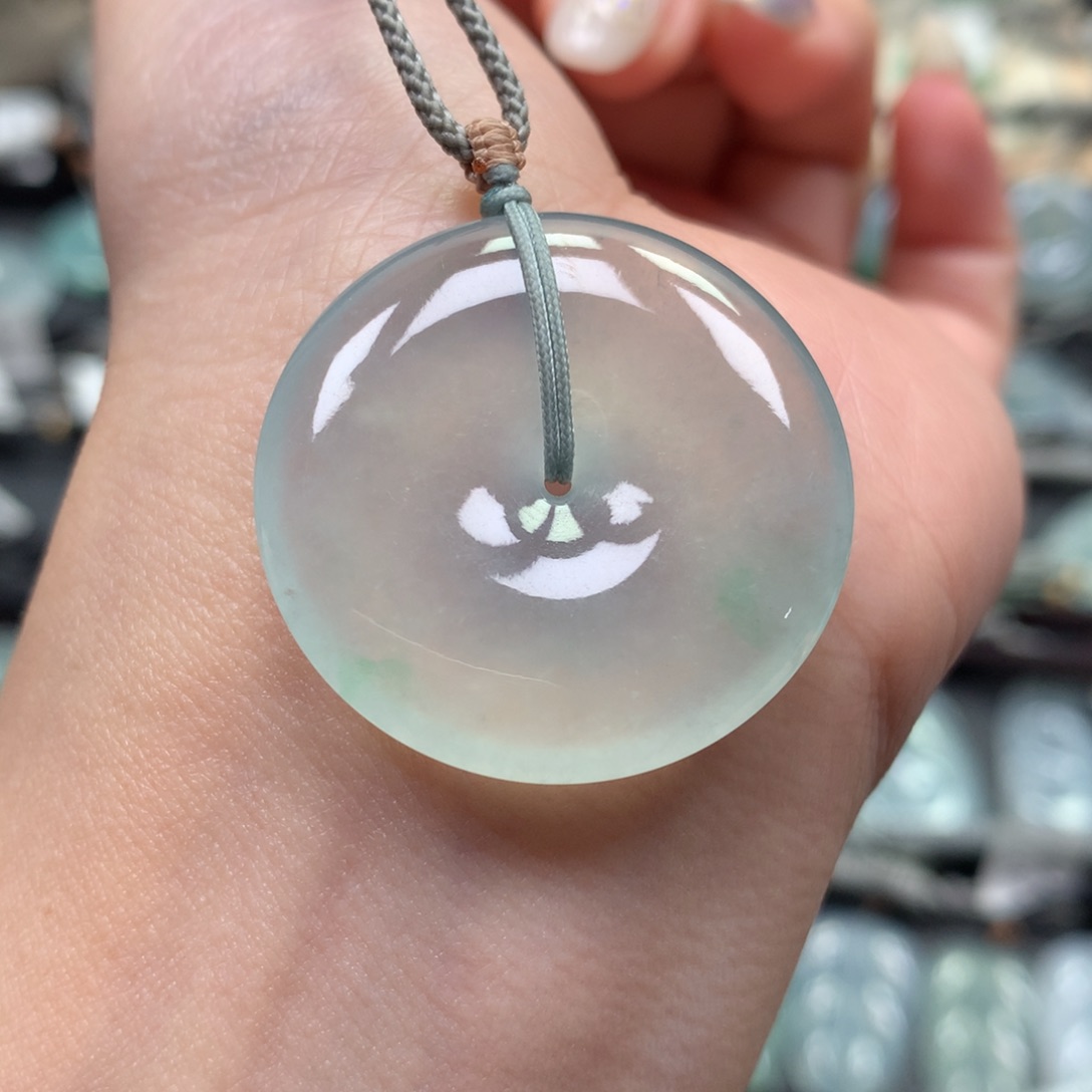 翡翠颈饰未镶嵌扣子