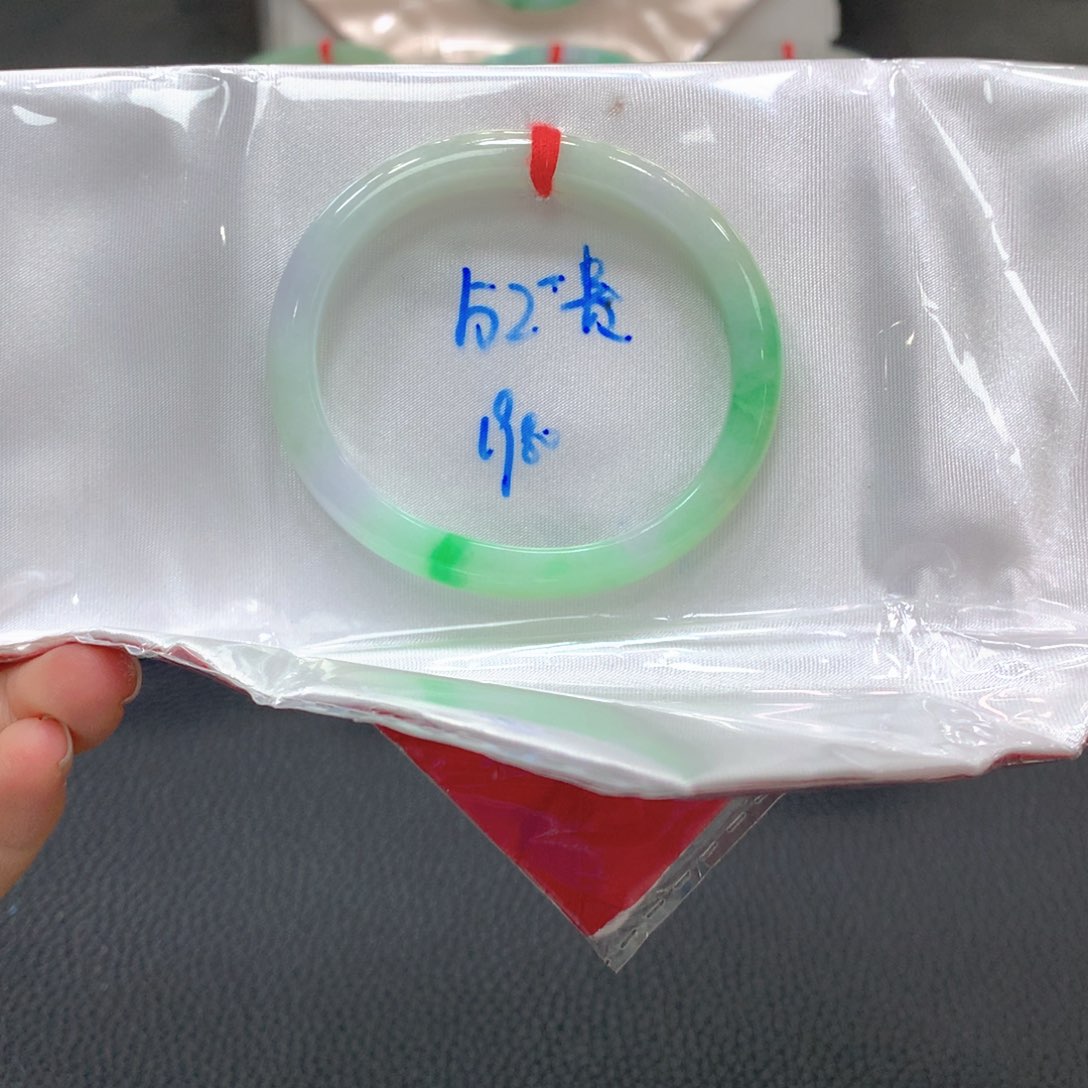 翡翠未镶嵌手镯贵妃