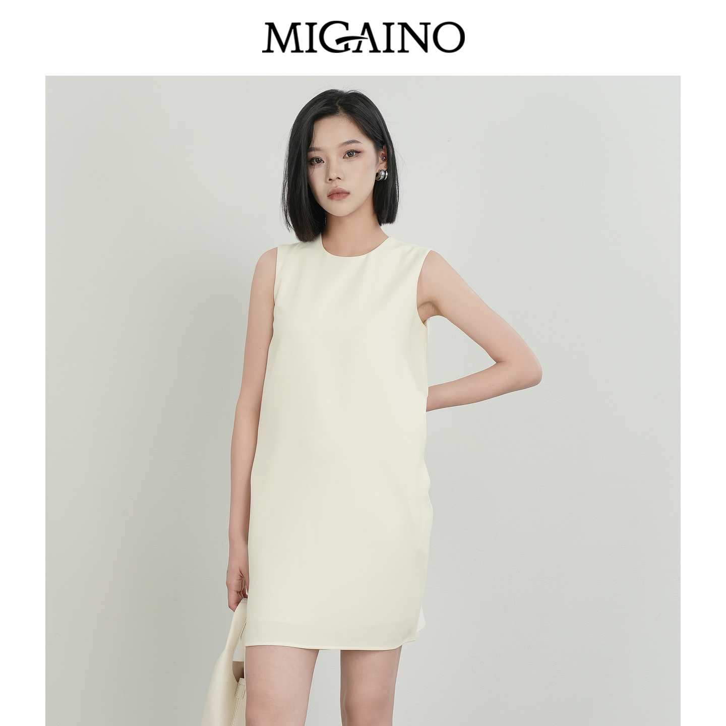 Migaino/曼娅奴秋季新款通勤百搭简约无袖短款裙子醋酸连衣裙