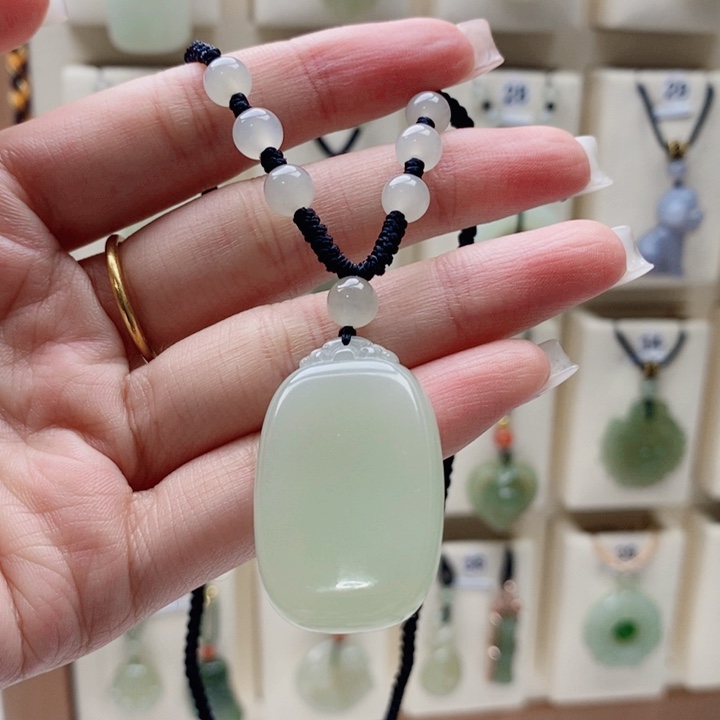 和田玉未镶嵌颈饰