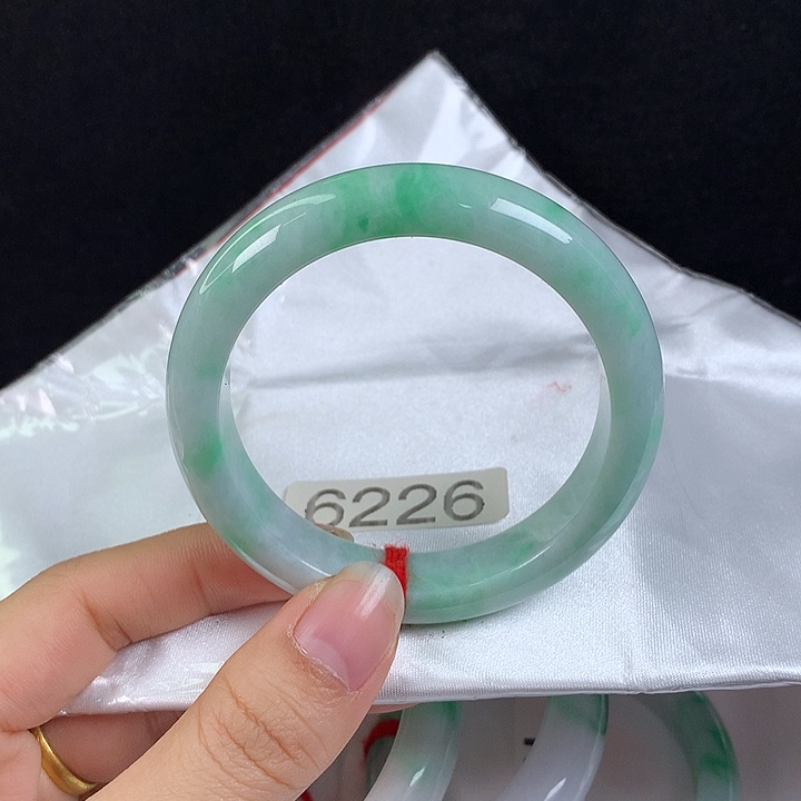 翡翠未镶嵌手镯54圈 糯种阳绿