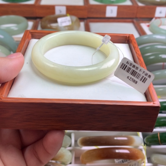 和田玉手镯未镶嵌52