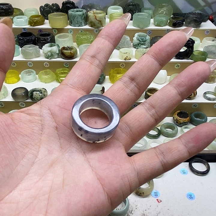 阿***东岫玉未镶嵌瑕疵款式不退不换