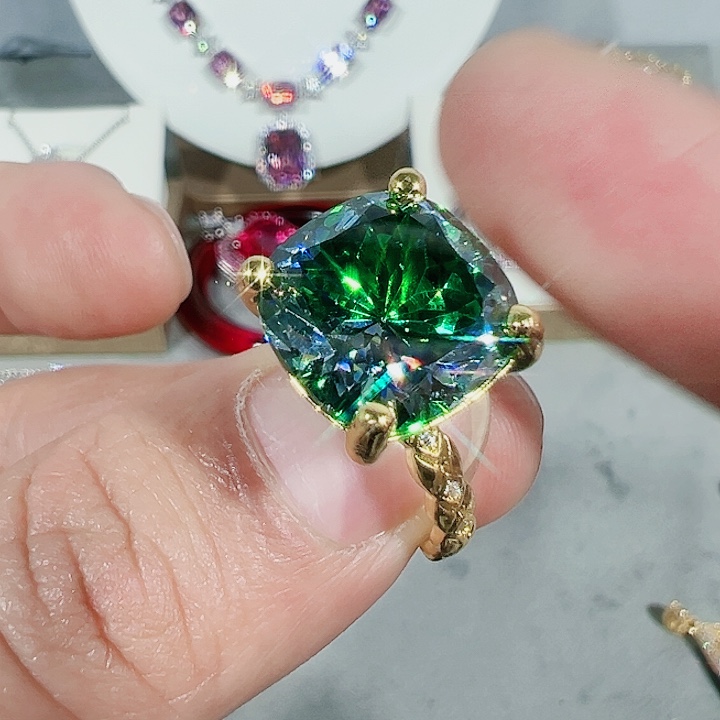 红宝石颈饰未镶嵌