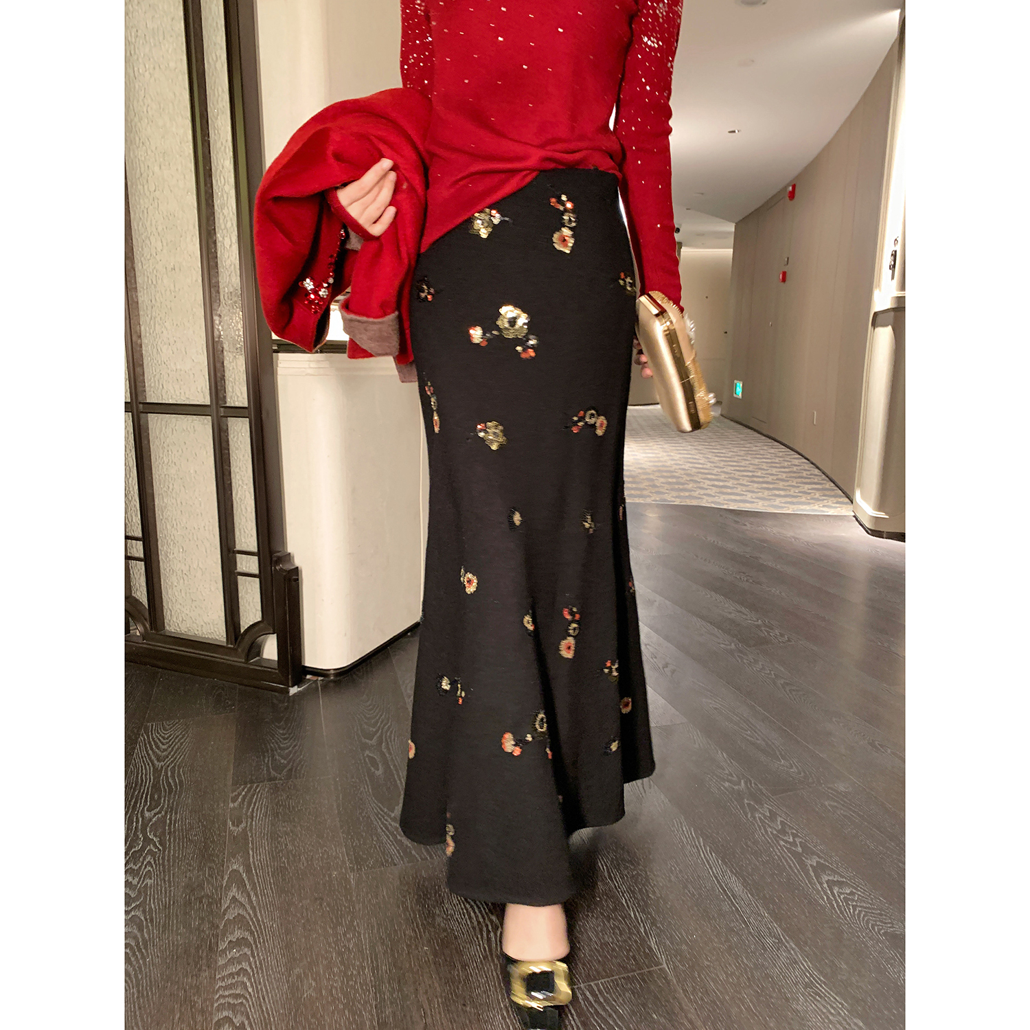 果果家 半身裙2025冬季新款高级感刺绣百搭通勤直筒裙