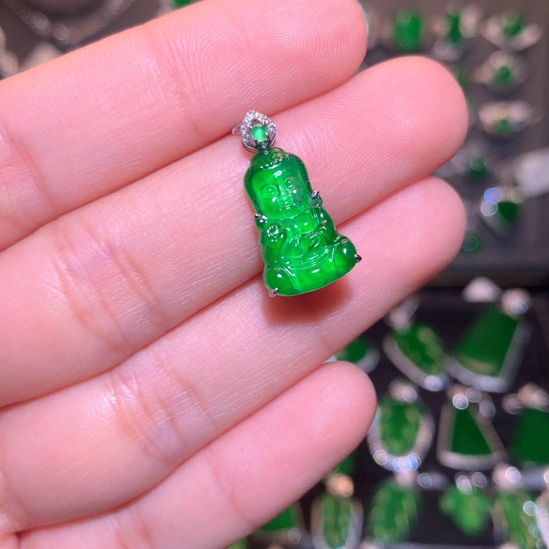 翡翠颈饰18K金镶嵌宝宝佛