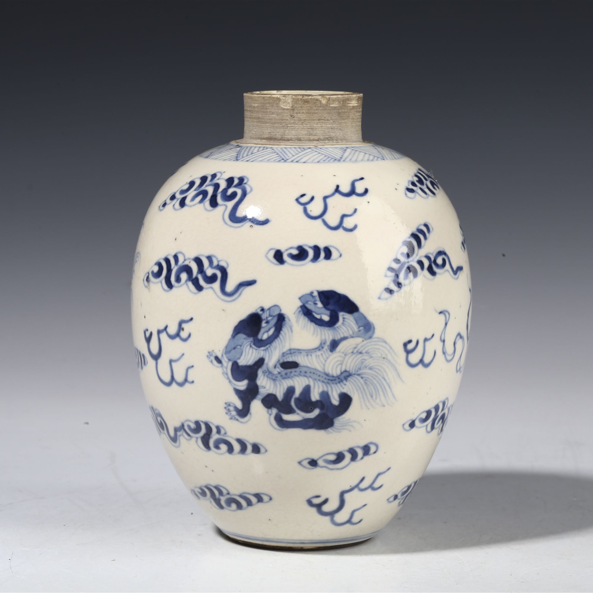 【拍卖-清晚】·煨瓷青花狮子绣球纹罐