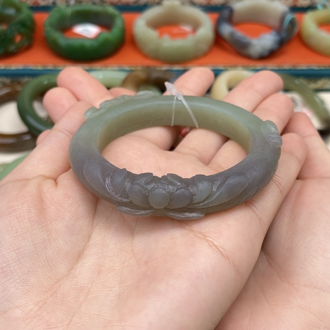 未镶嵌手镯和田玉手镯定制52