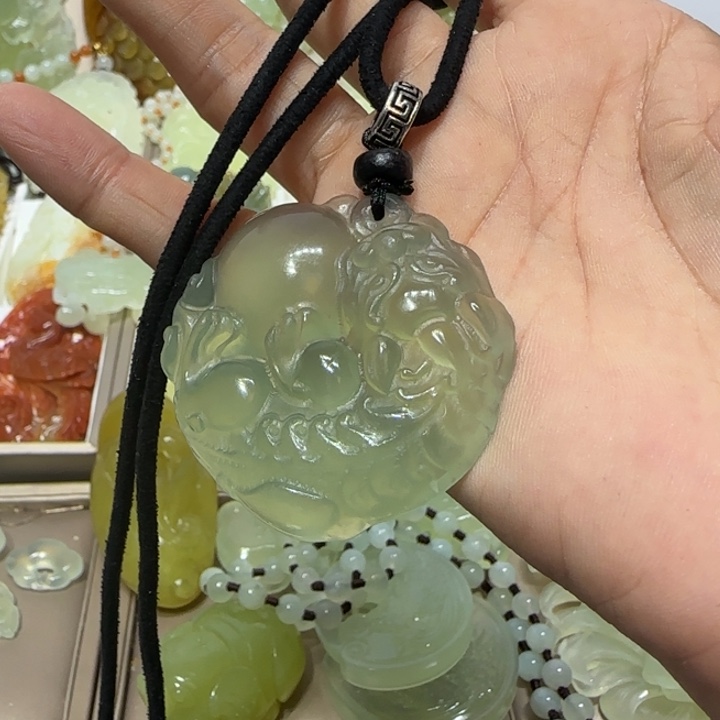 蛇纹石玉吊坠未镶嵌