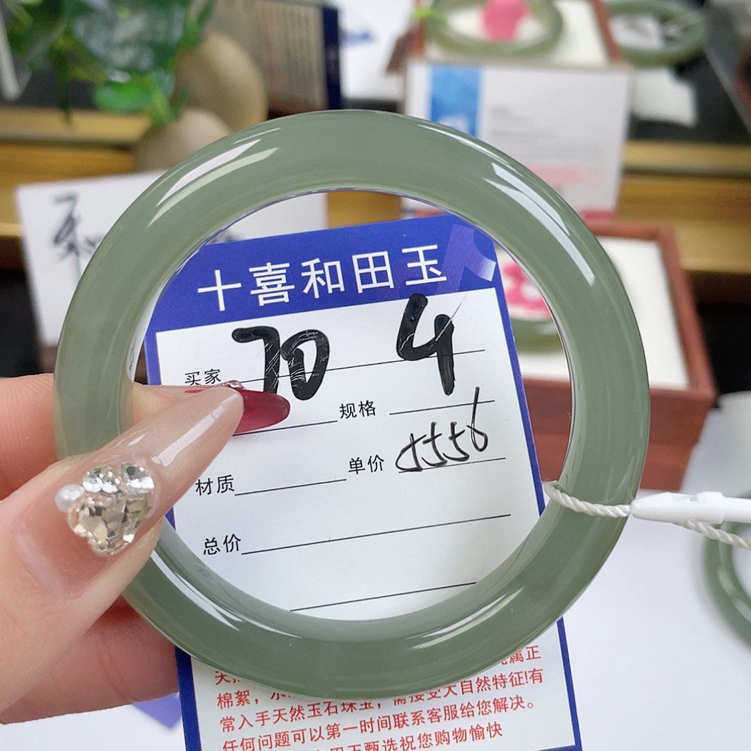 和田玉手镯未镶嵌