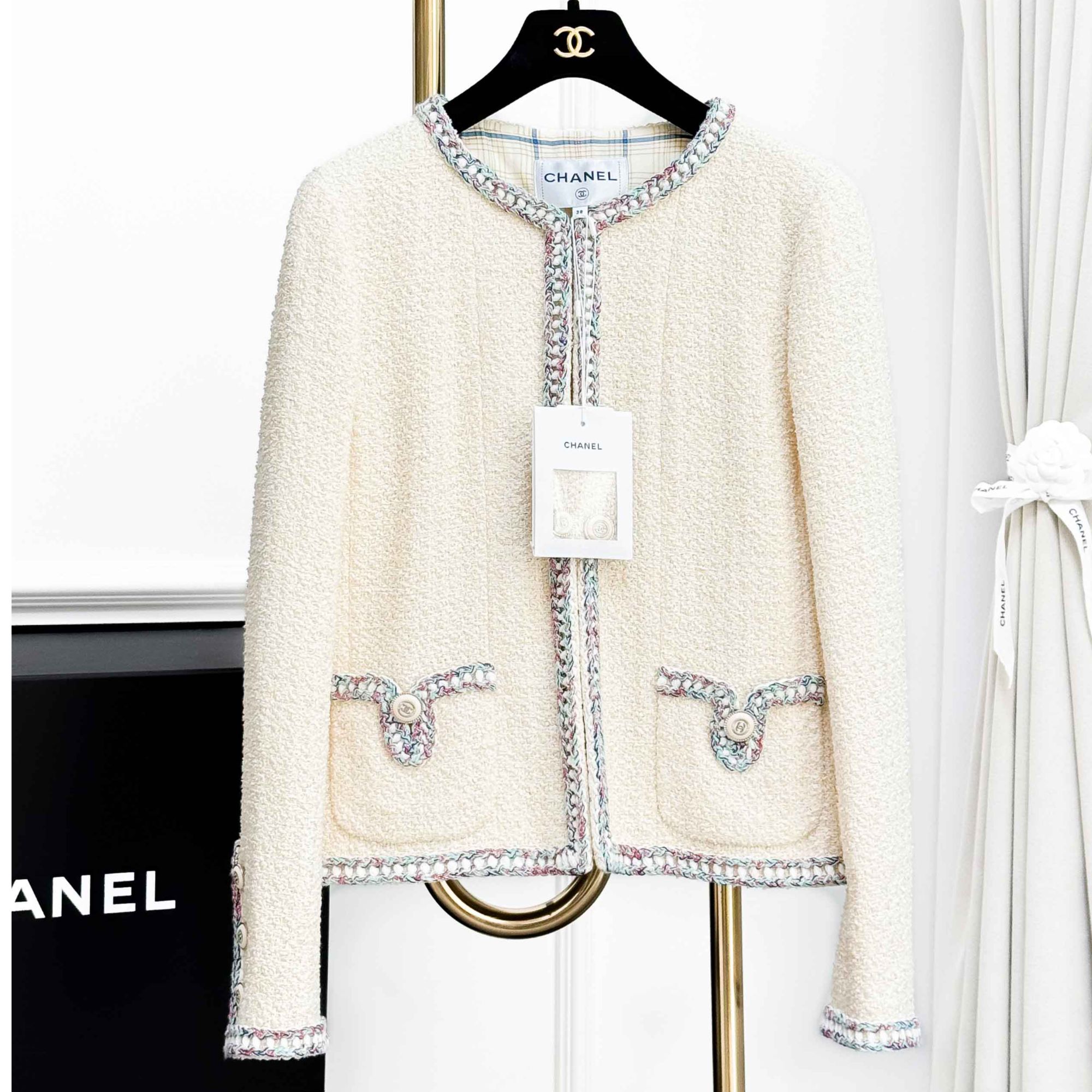 99新 Chanel/香奈儿  38码20C乳白色拼彩色滚边圆领外套