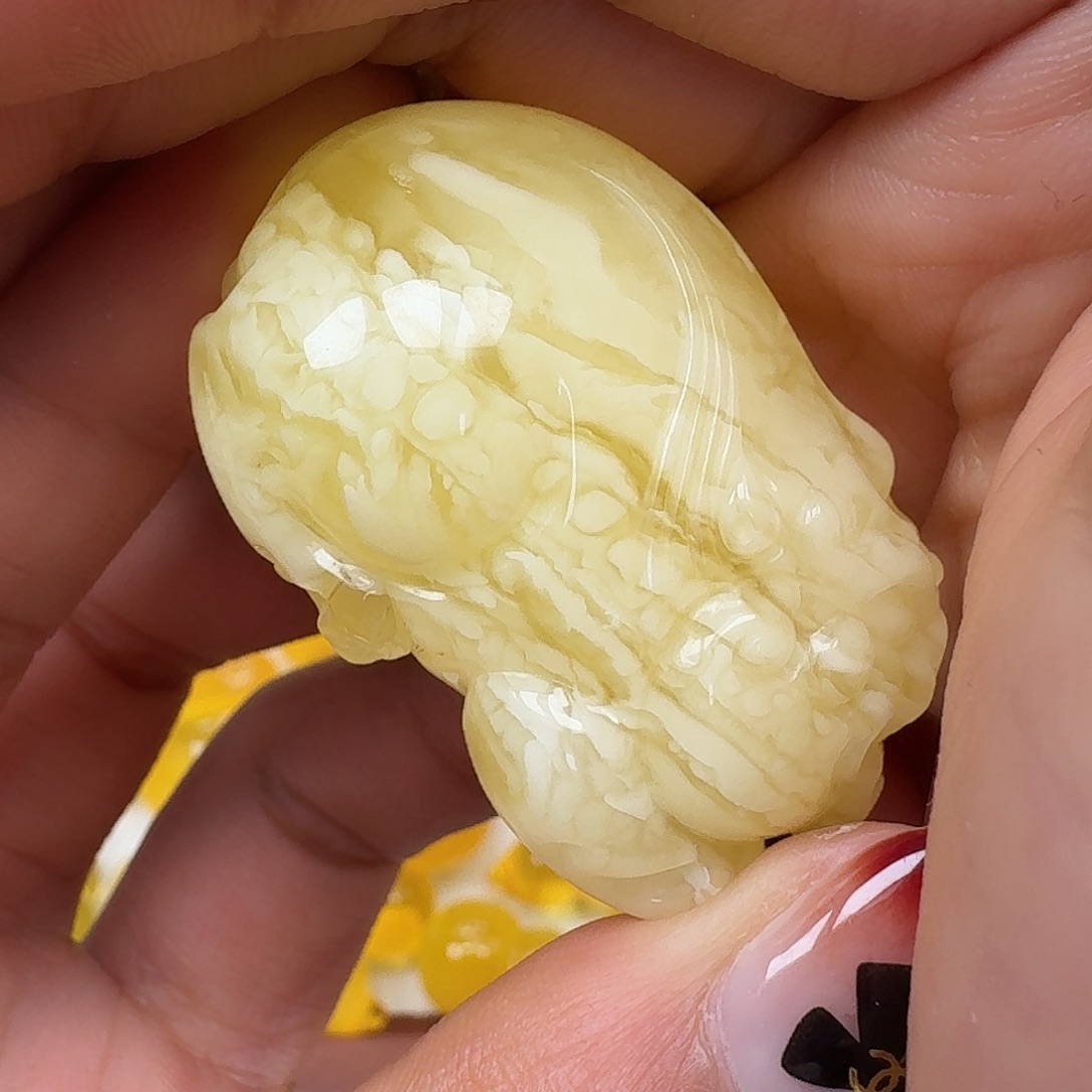 琥珀未镶嵌裸石悠悠