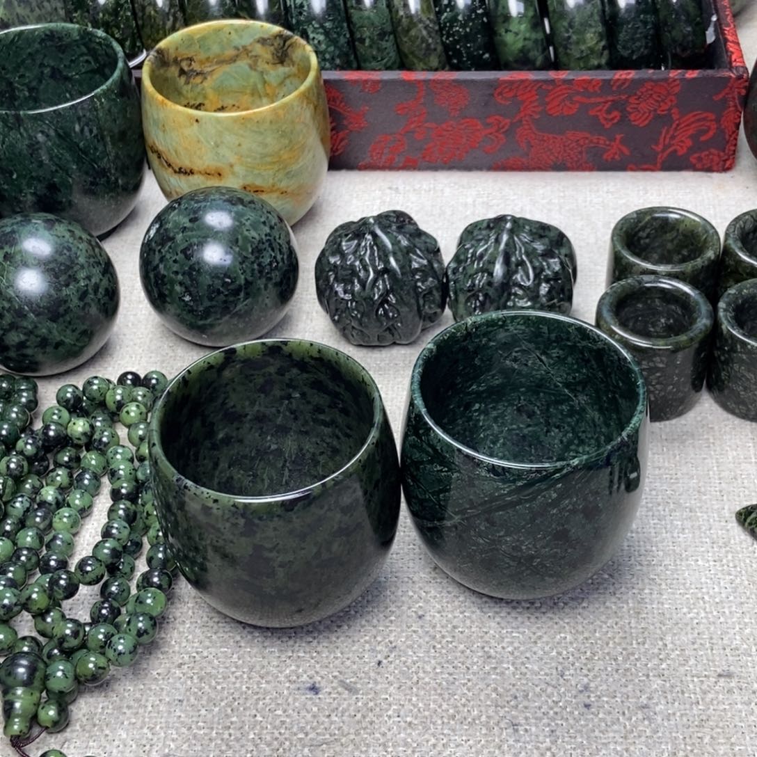 蛇纹石玉未镶嵌杯子淇*2支