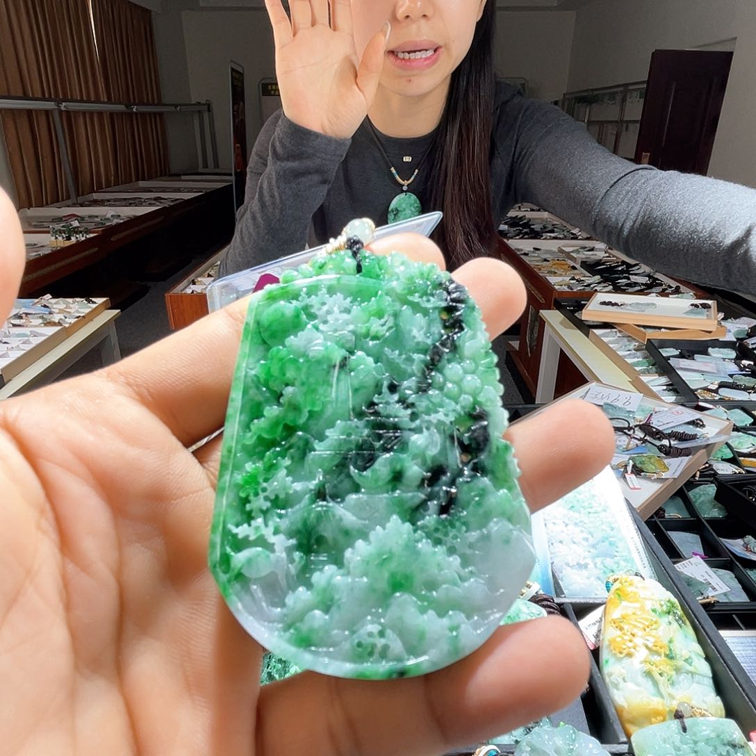 翡翠未镶嵌颈饰一