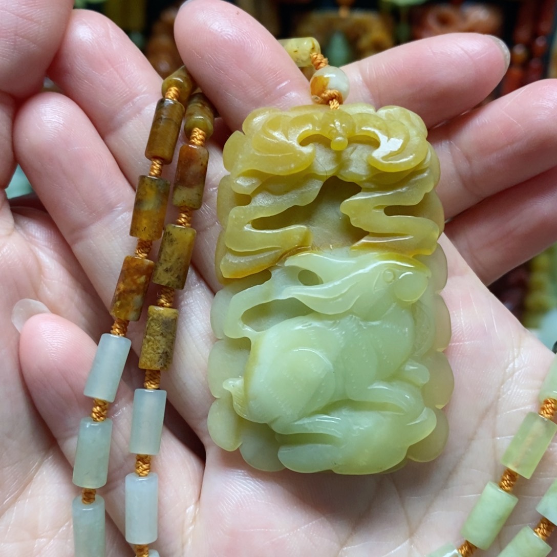 岫玉吊坠(赠链)未镶嵌