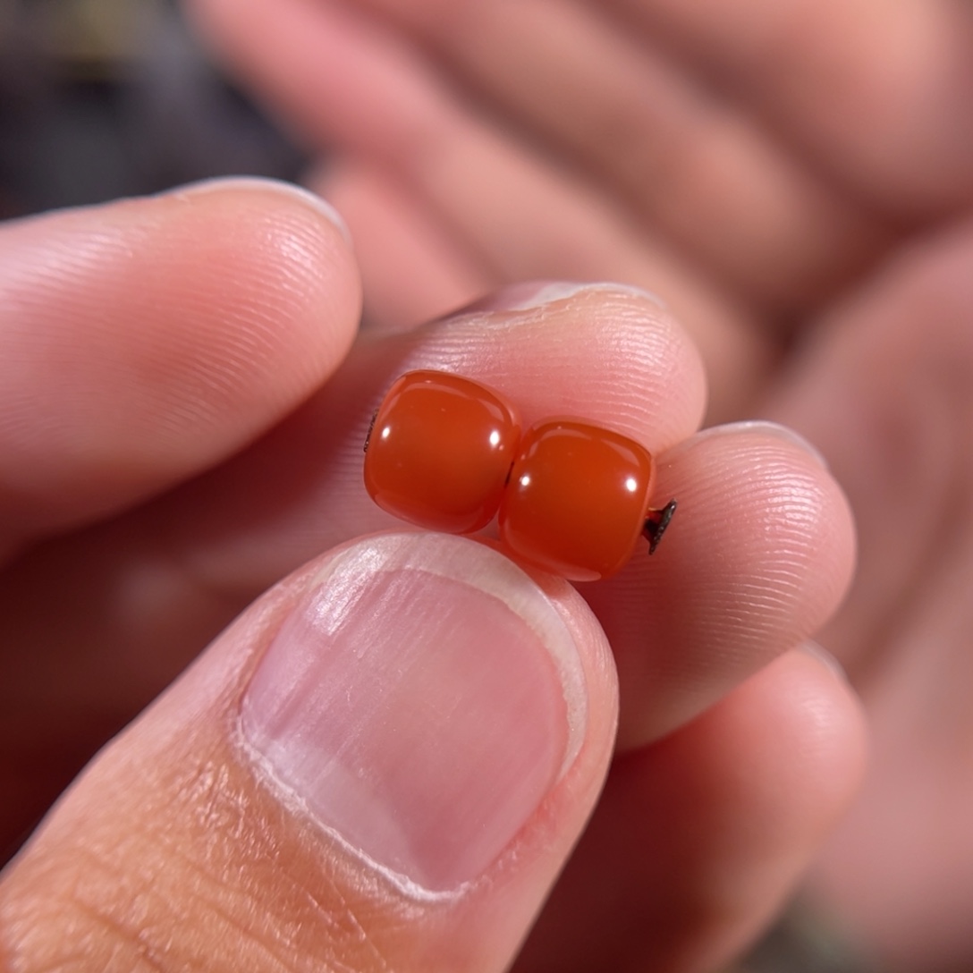 南红玛瑙滴水洞老型珠一对6.2不退不换未镶嵌