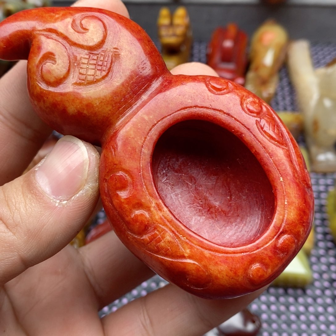 蛇纹石玉颈饰未镶嵌
