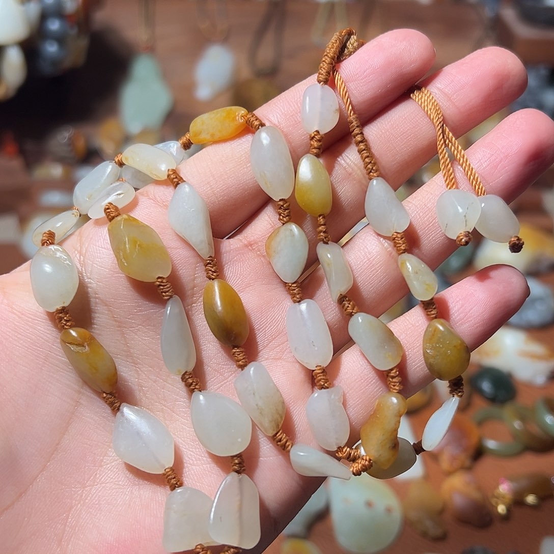 和田玉颈饰未镶嵌