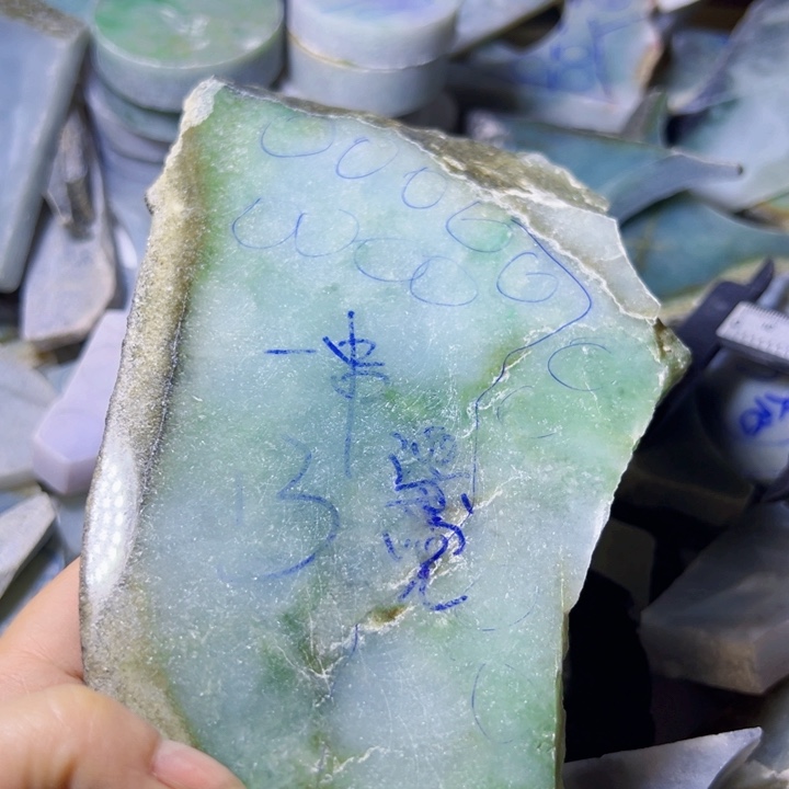 颈饰未镶嵌翡翠江*