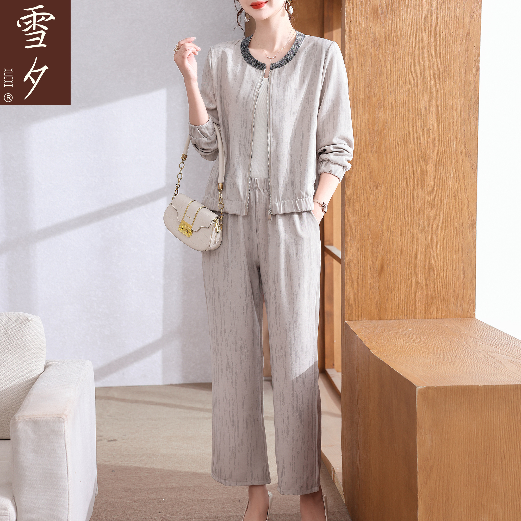 妈妈秋装休闲套装洋气上衣2025新款中老年女装早秋简单大方两件套