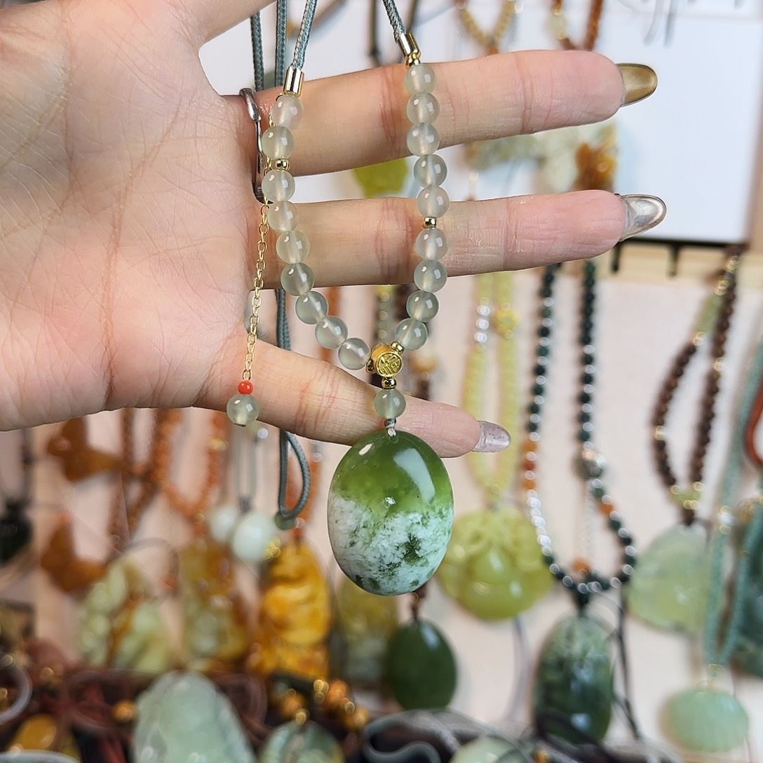 梦***~蛇纹石玉未镶嵌颈饰