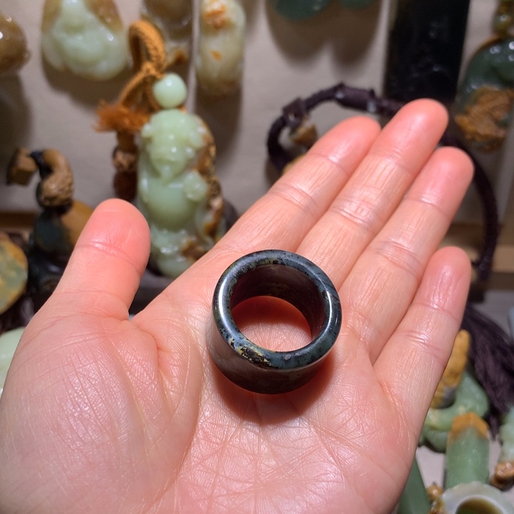 蛇纹石玉未镶嵌把件