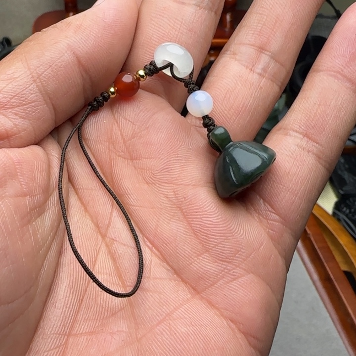 和田玉（青玉）颈饰未镶嵌福利手机挂