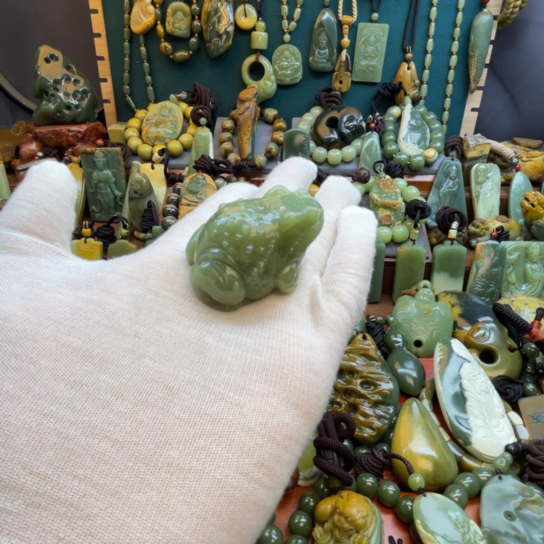 岫岩老玉（透闪石质玉）未镶嵌颈饰