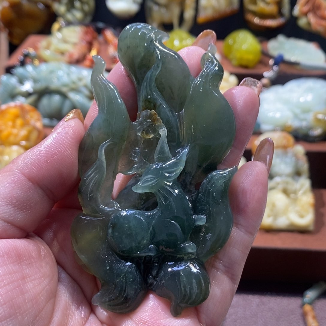 蛇纹石玉颈饰未镶嵌