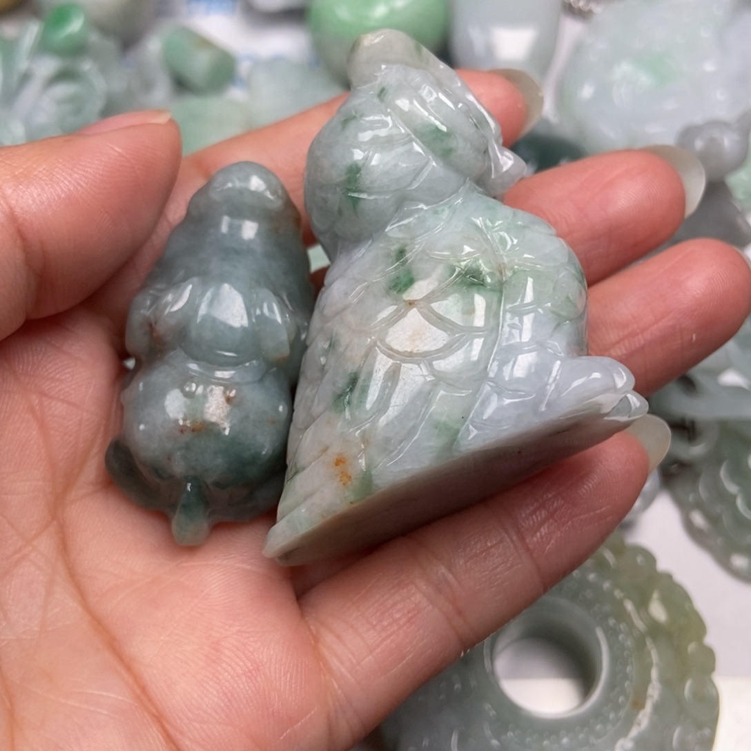 双***少翡翠未镶嵌颈饰翡翠