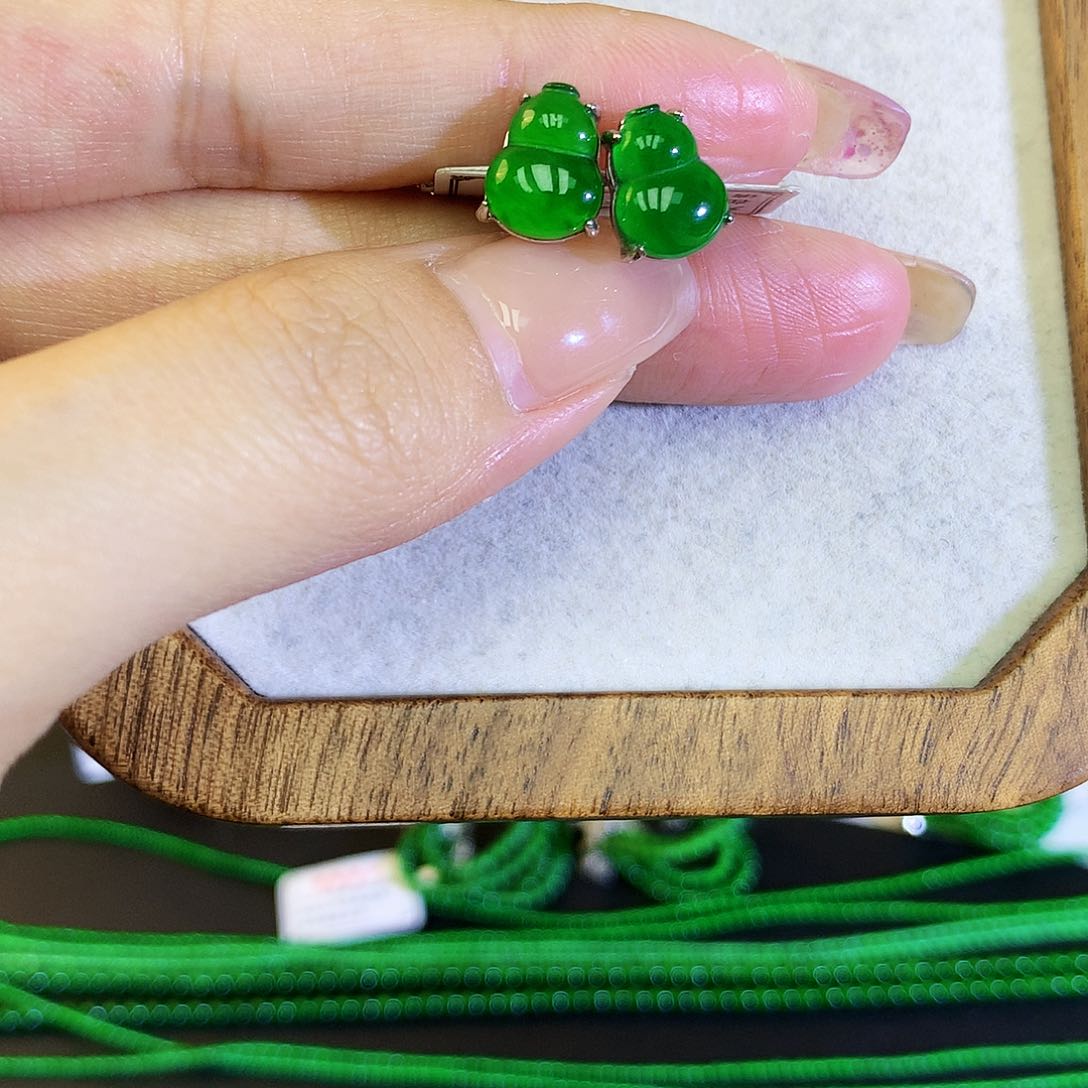 翡翠耳饰银S925镶嵌天然翡翠耳钉