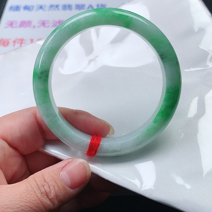 翡翠手镯未镶嵌翡翠001