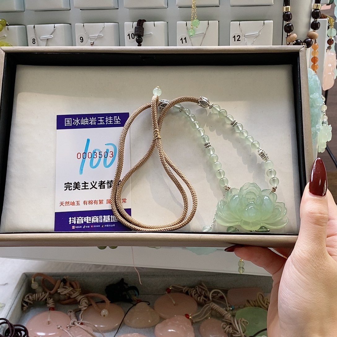 蛇纹石玉颈饰未镶嵌甜*甜
