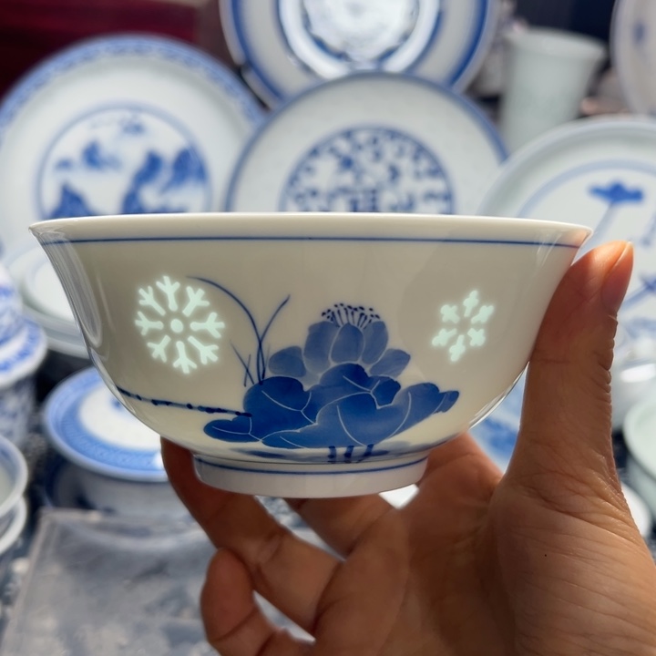 陶瓷手绘雕刻荷花小饭碗