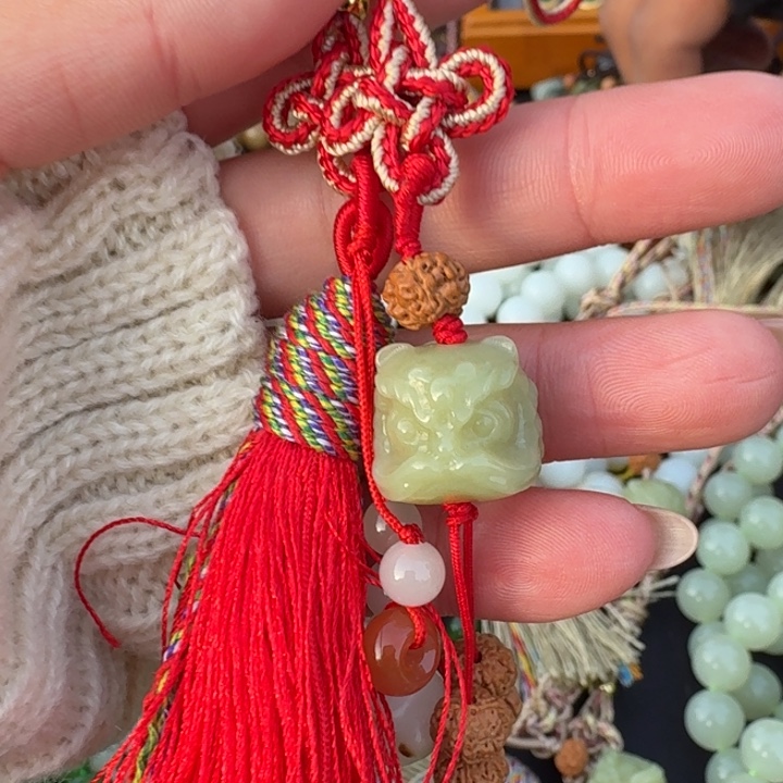 和田玉未镶嵌颈饰大学生