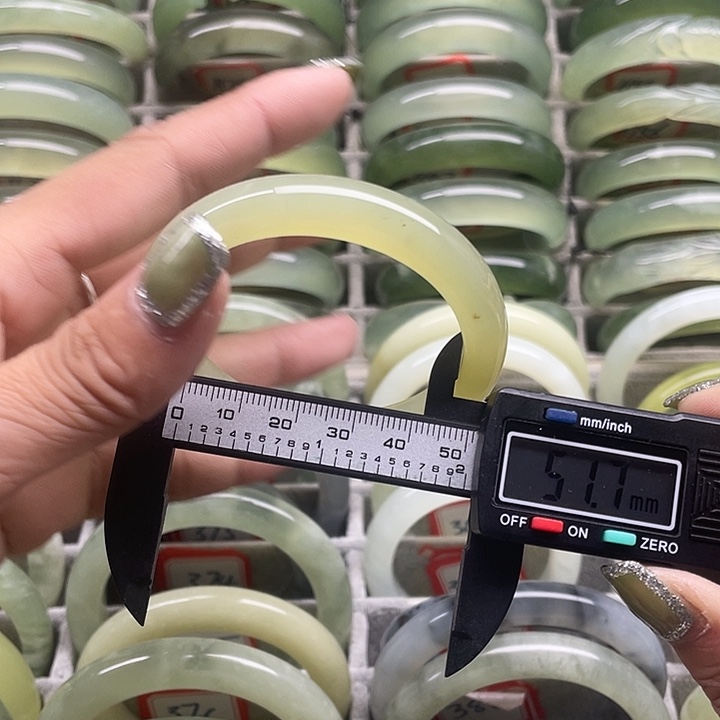 蛇纹石玉未镶嵌手镯394
