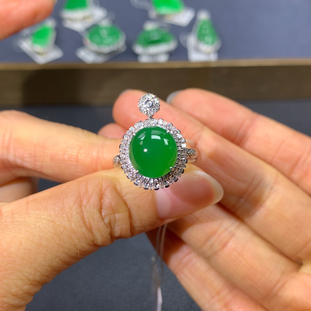 翡翠戒指18K金镶嵌翡翠