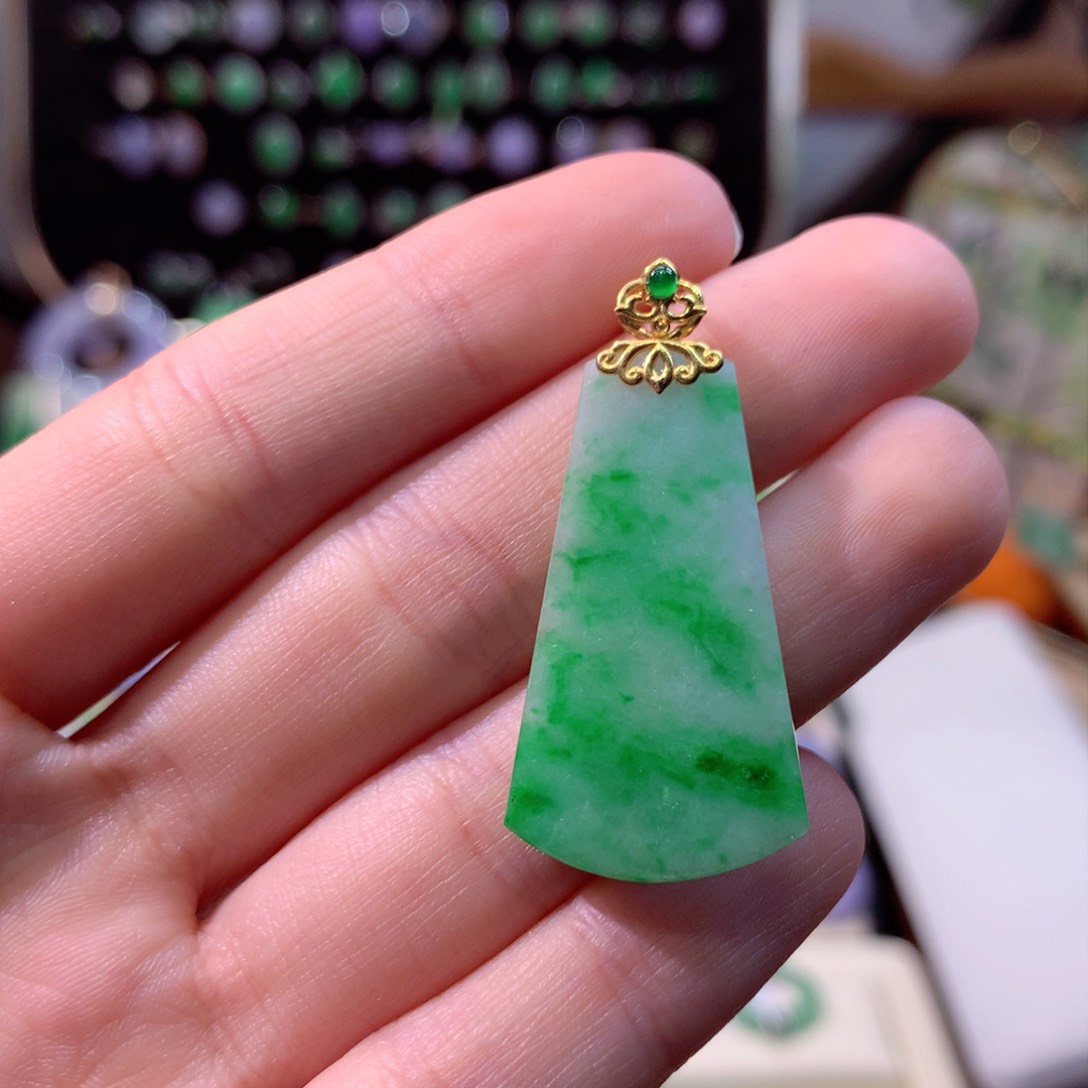 翡翠颈饰18K金镶嵌翡翠