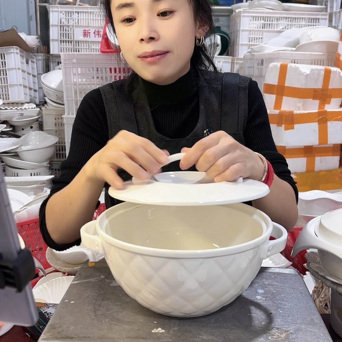 盘微瑕产品………D503一个盖子不严实