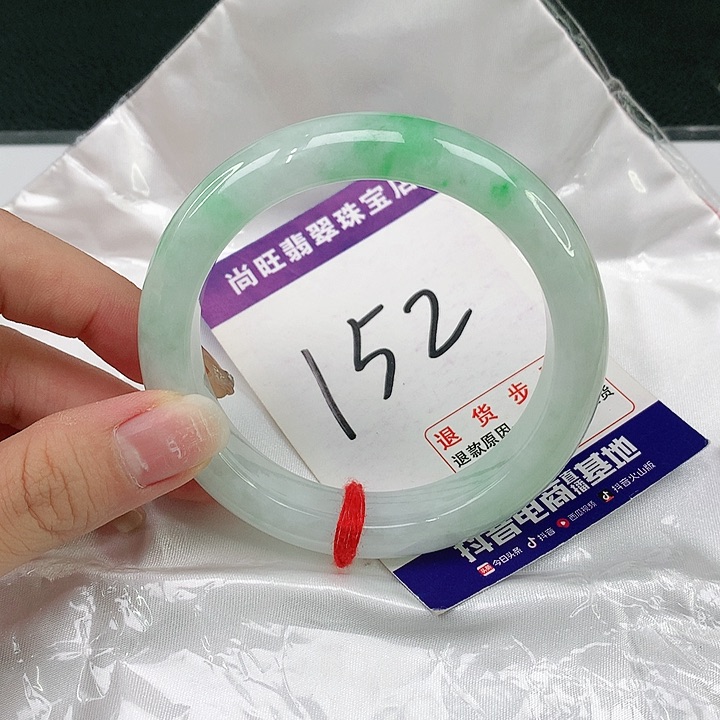 翡翠手镯未镶嵌翡翠