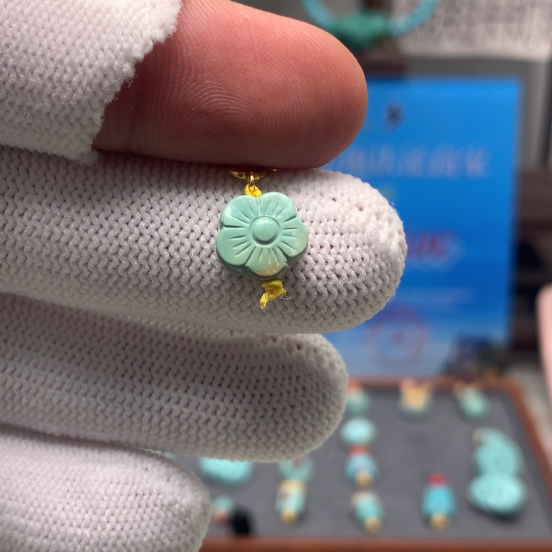 绿松石未镶嵌挂件