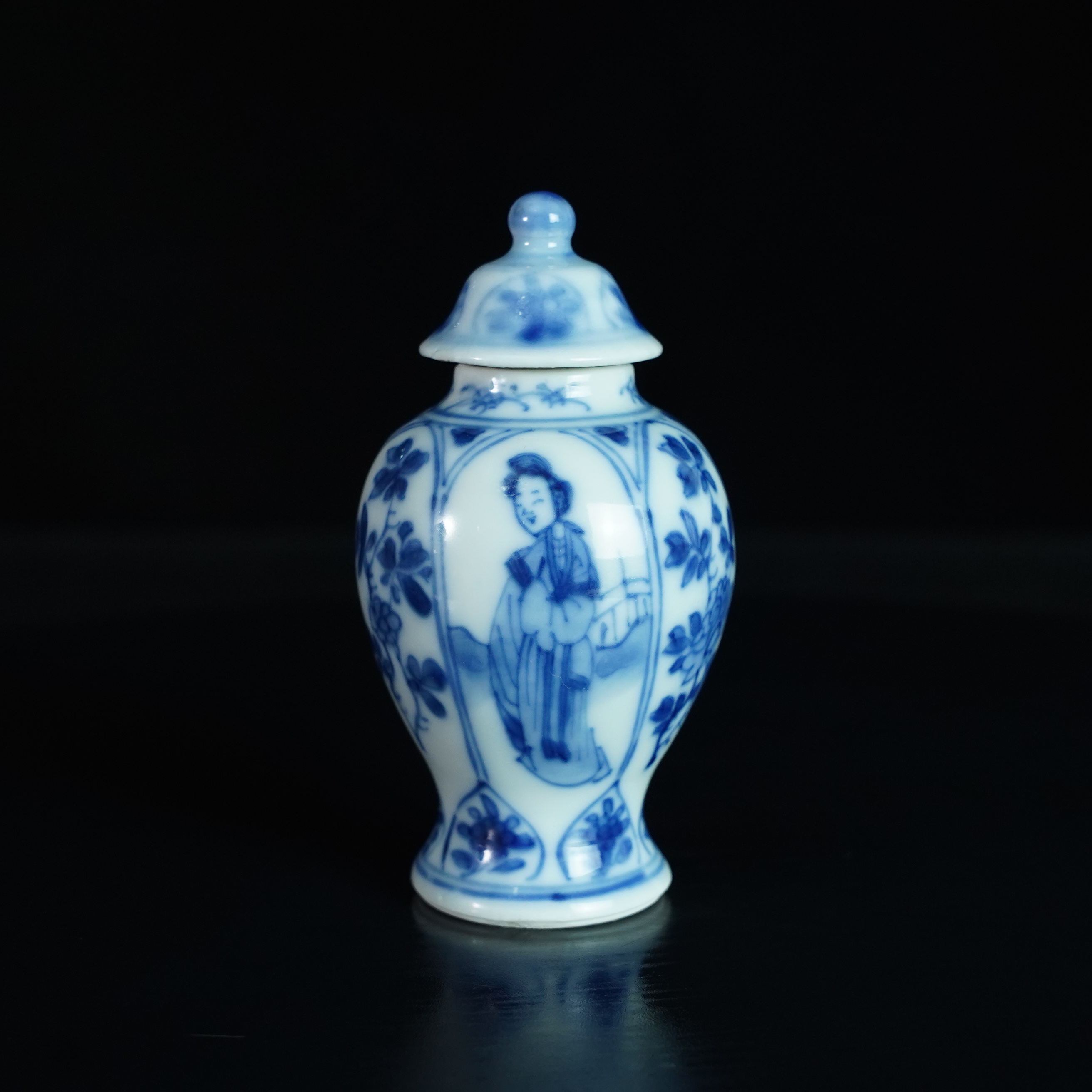 清康熙侍女花卉将军罐【古董拍卖】