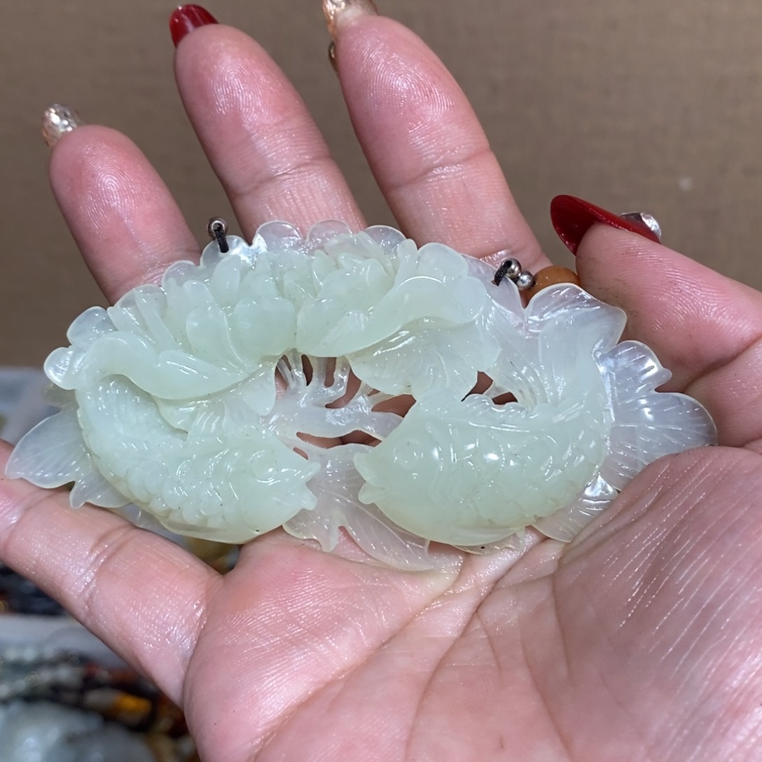 蛇纹石玉颈饰未镶嵌