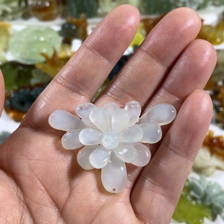 蛇纹石玉未镶嵌颈饰