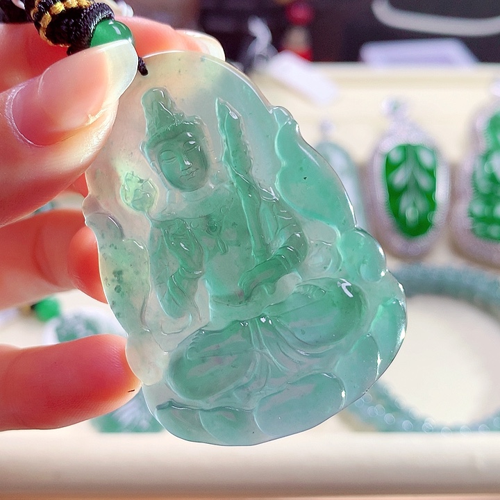 翡翠颈饰未镶嵌天然