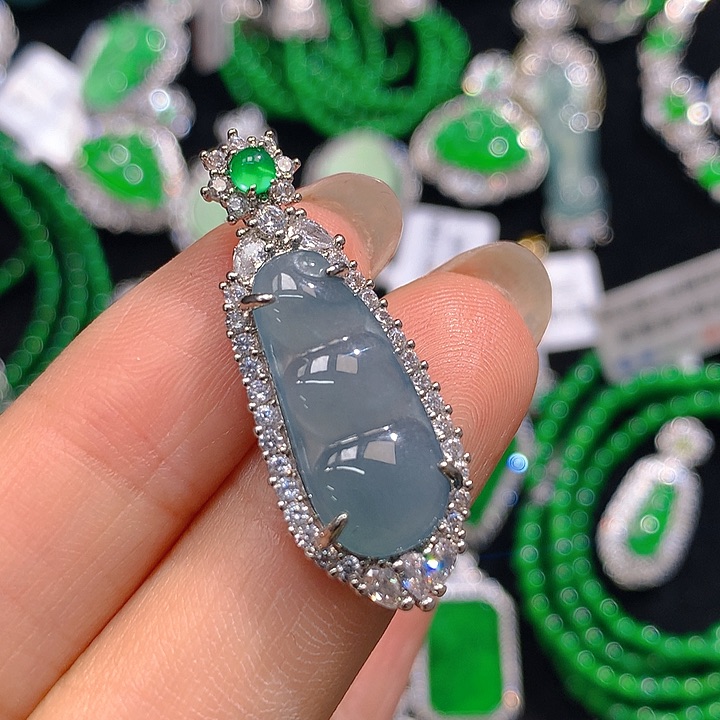 翡翠颈饰未镶嵌翡翠